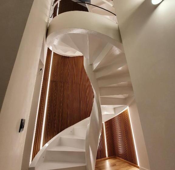 تختخواب و صبحانه My House Luxury Home