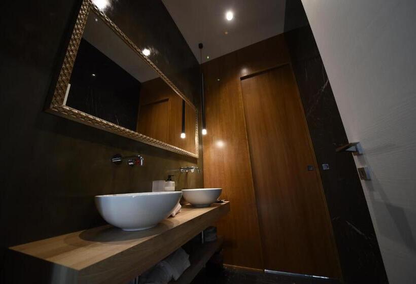 تختخواب و صبحانه My House Luxury Home