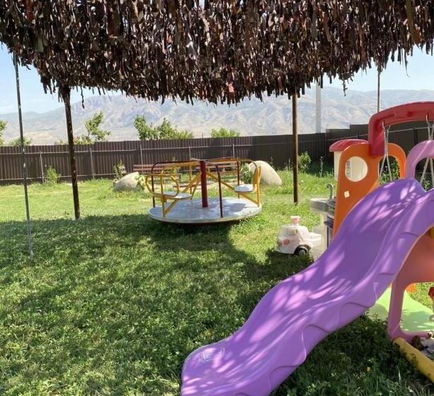تختخواب و صبحانه Noravank L And L
