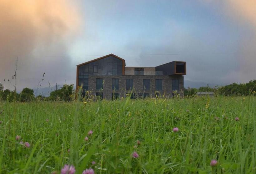 בית מלון כפרי Kaghni