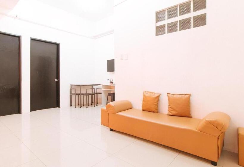 בית מלון כפרי Reddoorz @ Jardin Lrt Tayuman Manila