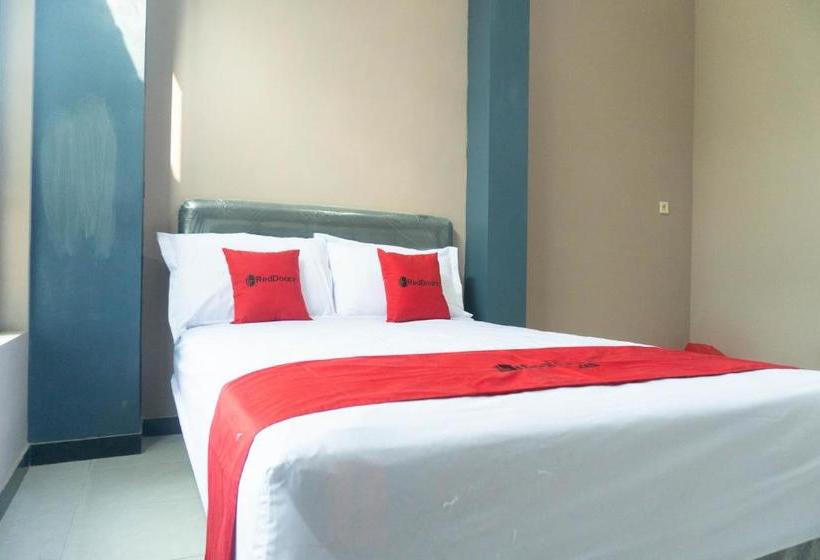 فندق Reddoorz Syariah Near Alun Alun Blitar