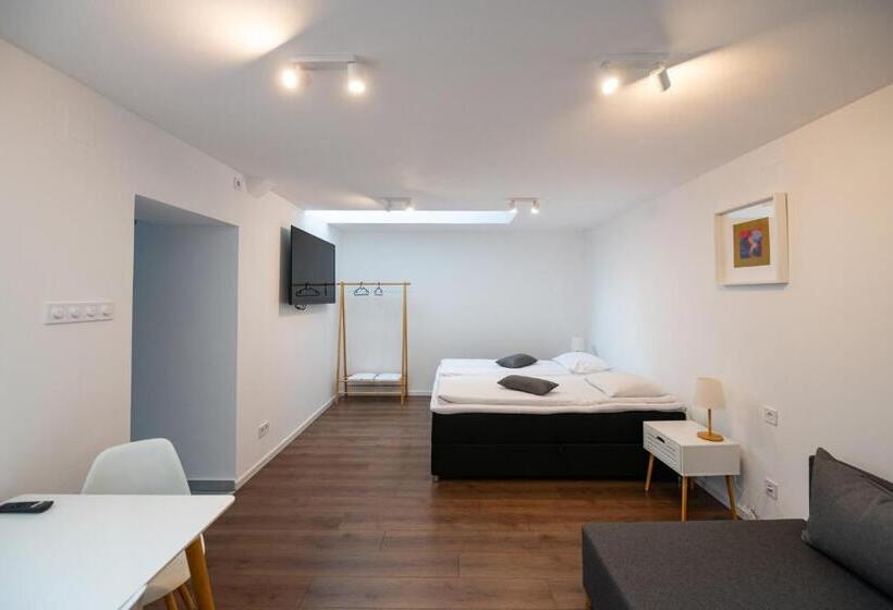 پانسیون Pixel Guesthouse