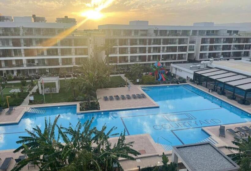 هتل Courtyard Long Beach Holiday Resort