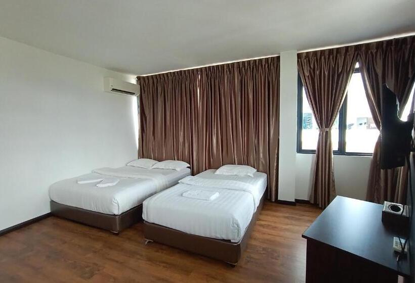 هتل Oyo 90102 7 Days Lodge