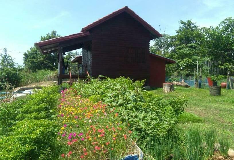 הוסטל Don Som Riverside Guesthouse