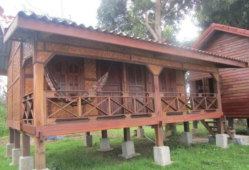 הוסטל Don Som Riverside Guesthouse