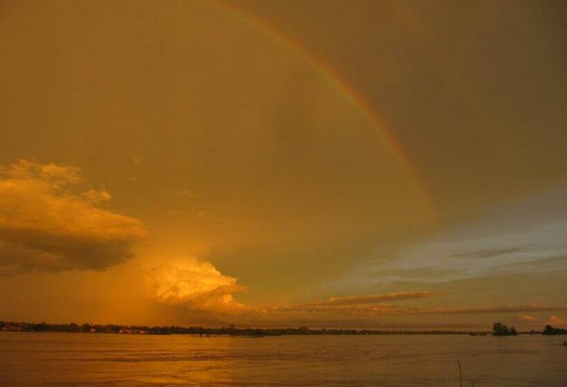 הוסטל Don Som Riverside Guesthouse