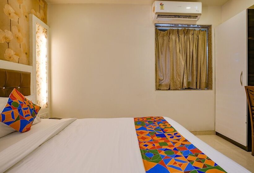 فندق Veera Residency