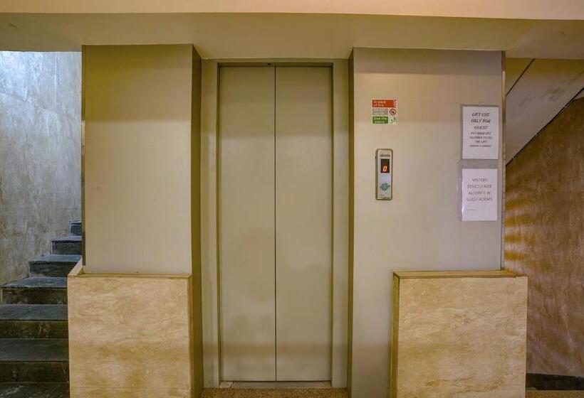 فندق Veera Residency