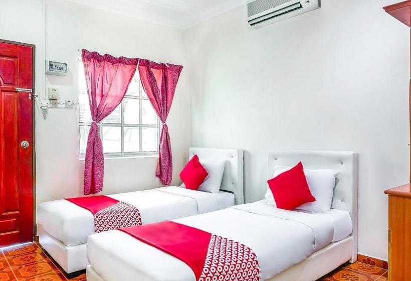 בית מלון כפרי D  Anjung Inn