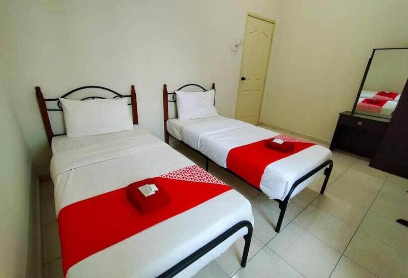 בית מלון כפרי D  Anjung Inn