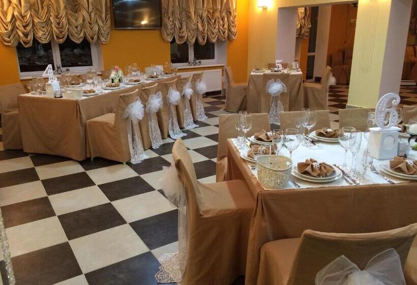 Amber Hotel & Cafe