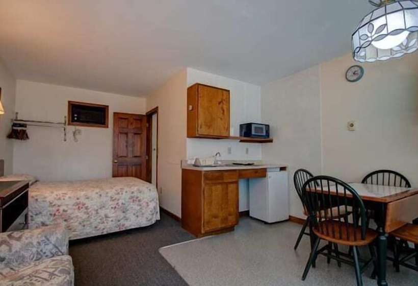 Dolphyn Motel