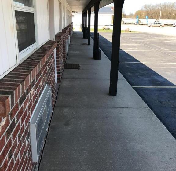 Exxon Quik Stop & Motel