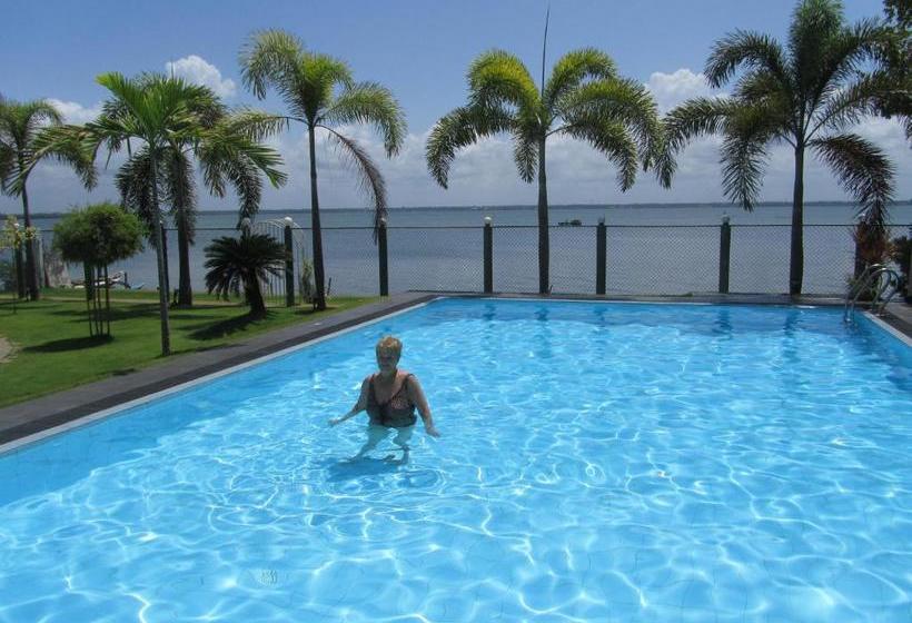 בית מלון כפרי Rainbow Lagoon Villa