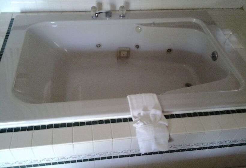 مُتل Norton Shores Inn