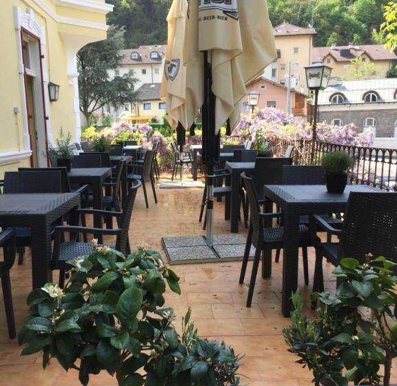 Общежитие Vintage Castle Schlosshof B&b