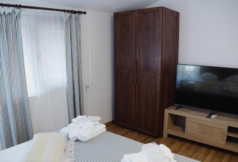 בית מלון כפרי Casa Colinelor
