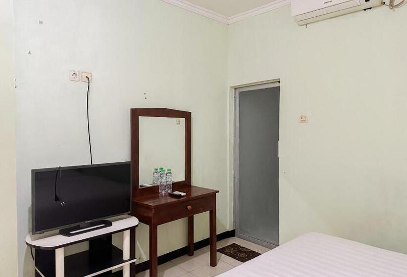 هتل Global Inn Syariah Mitra Reddoorz Near Juanda T1 Airport