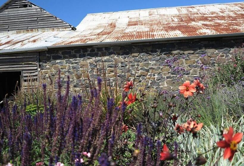 فندق Robin Hoods Well Farm Stay