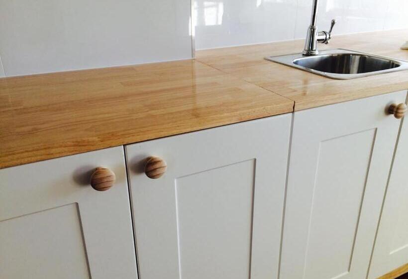 فندق Robin Hoods Well Farm Stay