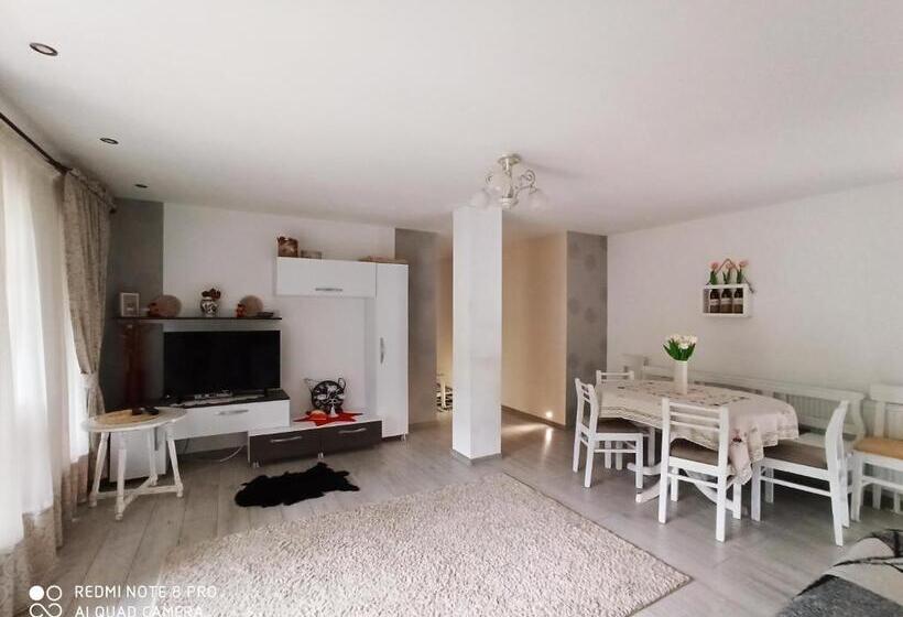 بنسيون Casa Lucia