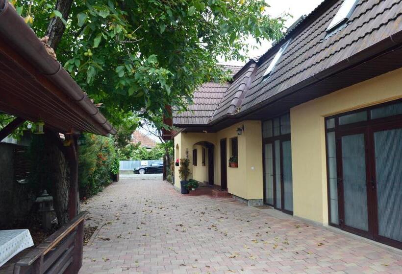 ペンション La Mos Pavel