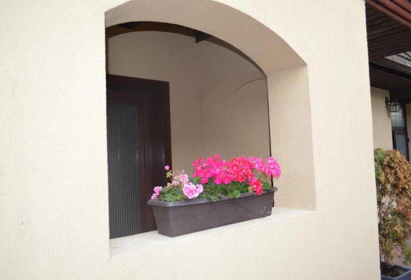 ペンション La Mos Pavel