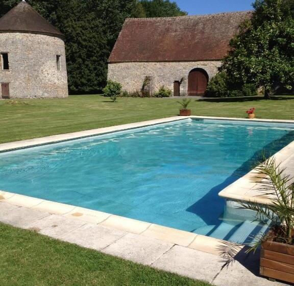 פנסיון Le Colombier De Hanches   Teritoria