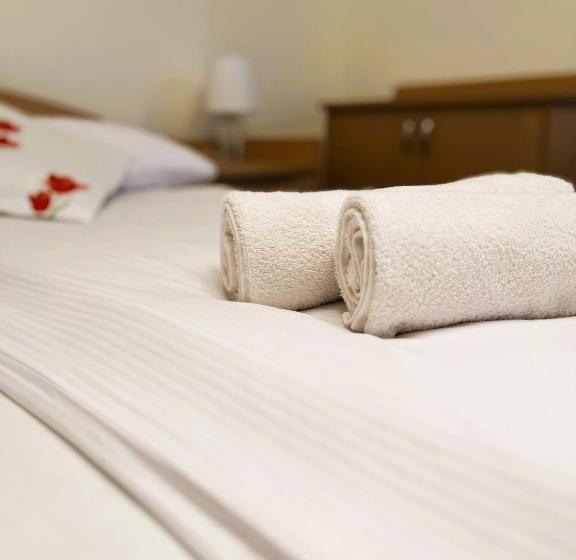 膳宿费 Raketa Residence, Restaurant &