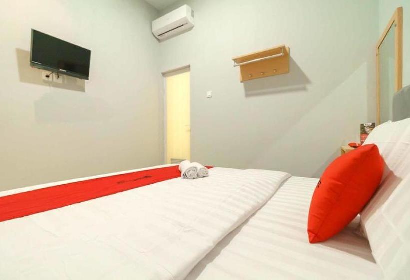 فندق Reddoorz @ Helvetia Medan 2