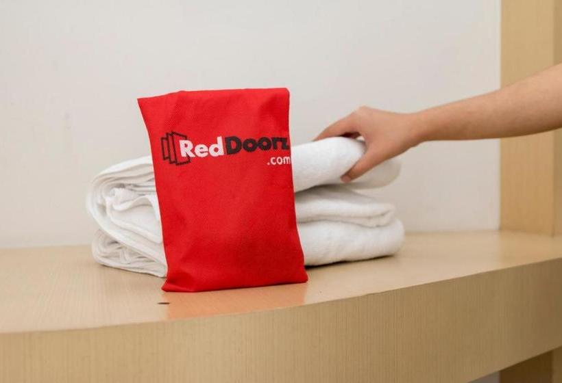 酒店 Reddoorz Near Citraland Gama City Medan