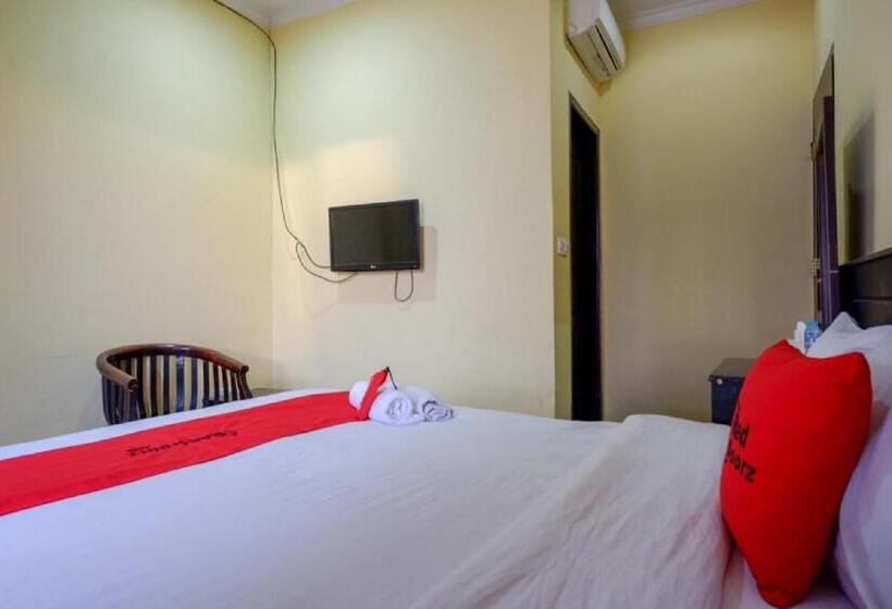 هتل Reddoorz Near Citraland Waterpark Kendari