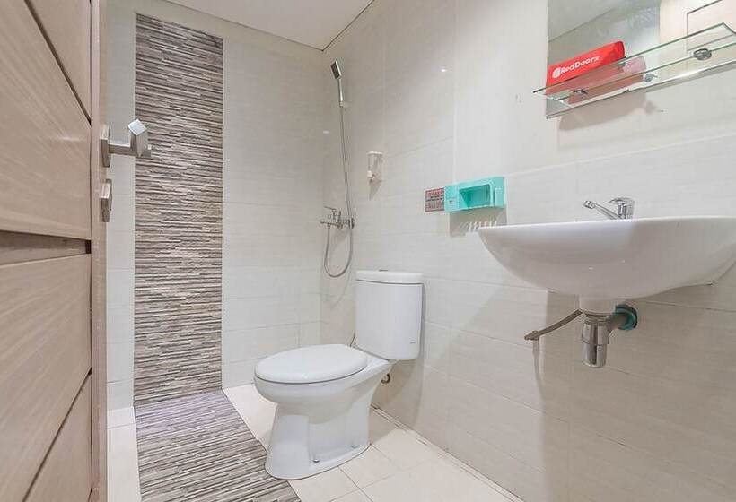 호텔 Reddoorz Plus Near Sepinggan Airport 3 Balikpapan