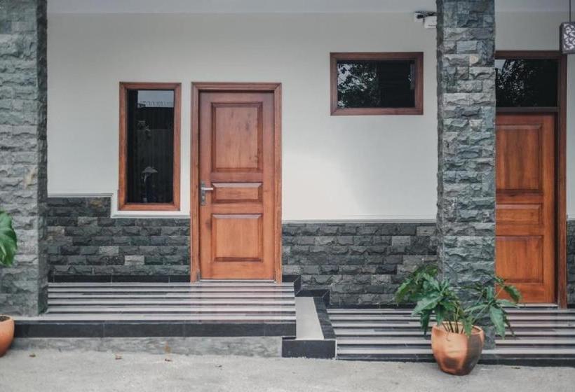 بنسيون Reddoorz Plus @ Jalan Dr. Cipto Mangunkusumo Lampung
