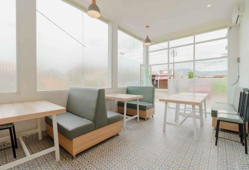 پانسیون Reddoorz Plus Syariah @ Jalan Dr Sutomo Padang