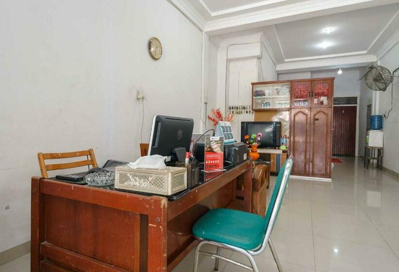 بنسيون Reddoorz Syariah Near Stasiun Kereta Api Kisaran