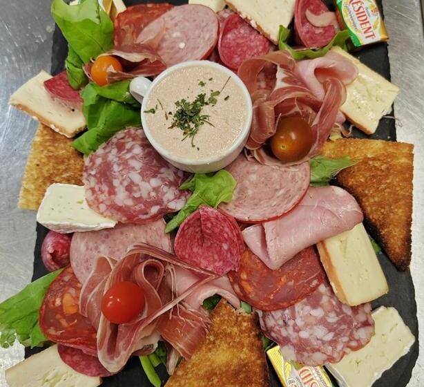 Отель Contact Hôtel Le Temps Perdu