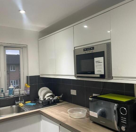 بنسيون A A Guest Rooms Thamesmead
