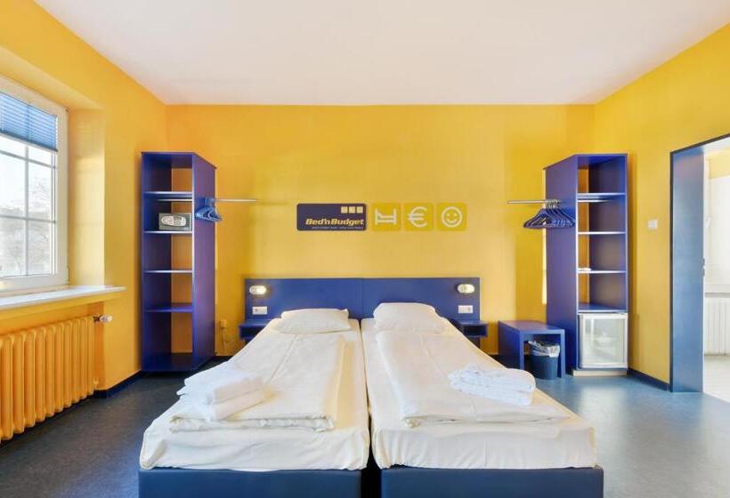 Bed Nbudget Expo Hostel Rooms