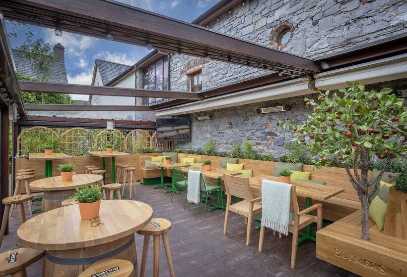 בית מלון כפרי Court Yard