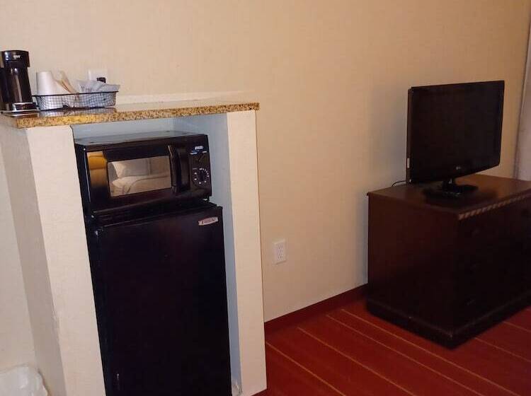 هتل Days Inn By Wyndham Semmes Mobile