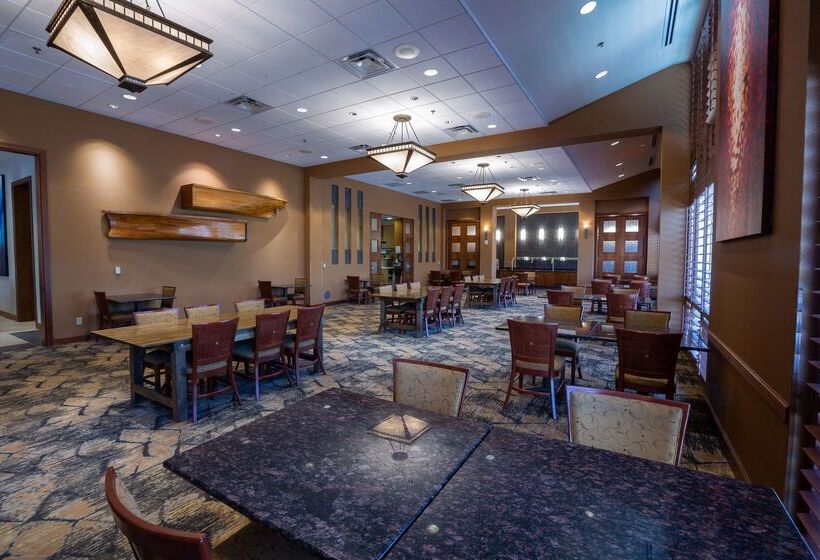 فندق Doubletree By Hilton Bay City Riverfront