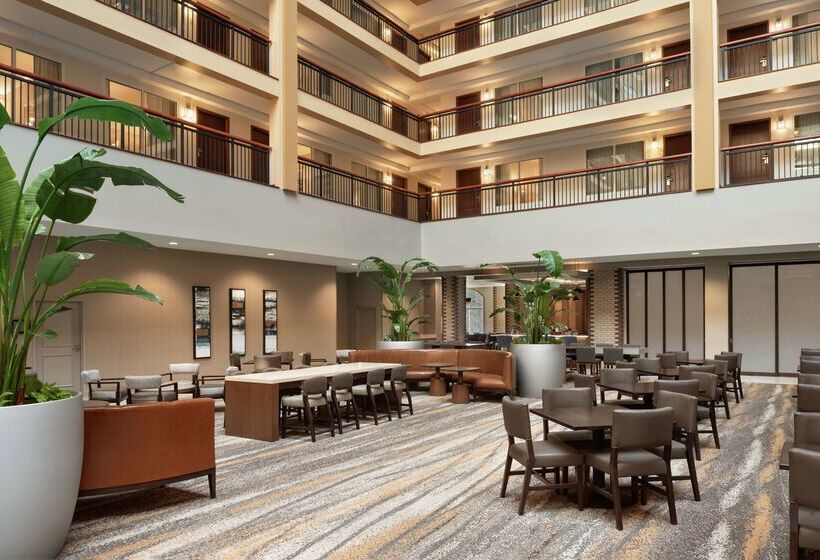 בית מלון כפרי Embassy Suites By Hilton Cleveland Rockside