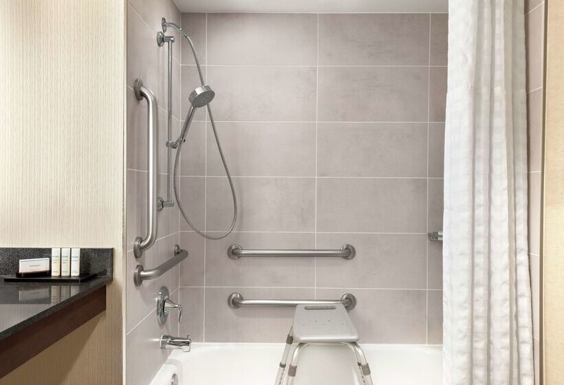 בית מלון כפרי Embassy Suites By Hilton Cleveland Rockside