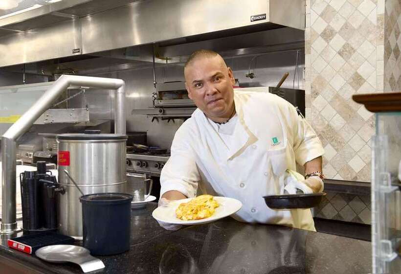 فندق Embassy Suites By Hilton Fort Myers Estero