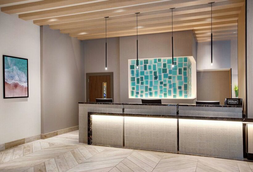 בית מלון כפרי Embassy Suites By Hilton Tampa Downtown Convention Center