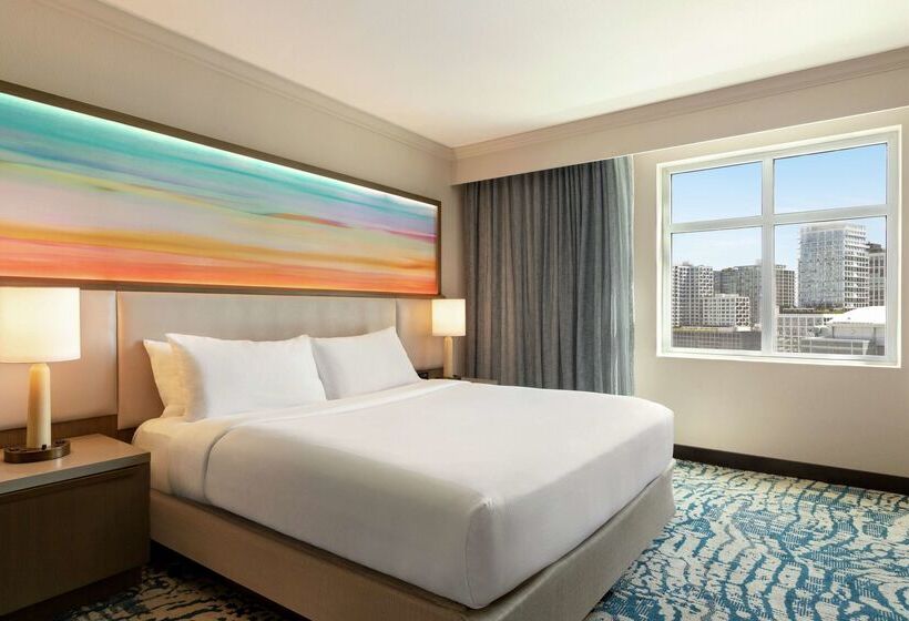 בית מלון כפרי Embassy Suites By Hilton Tampa Downtown Convention Center