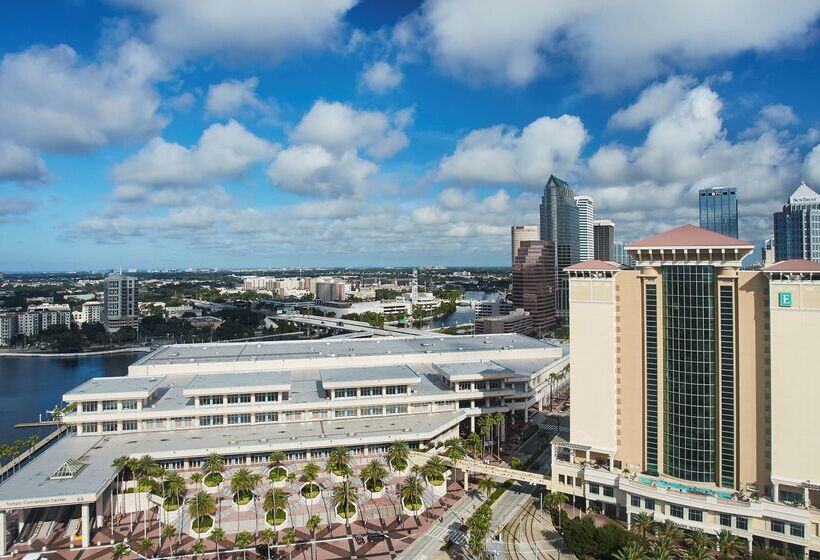 בית מלון כפרי Embassy Suites By Hilton Tampa Downtown Convention Center